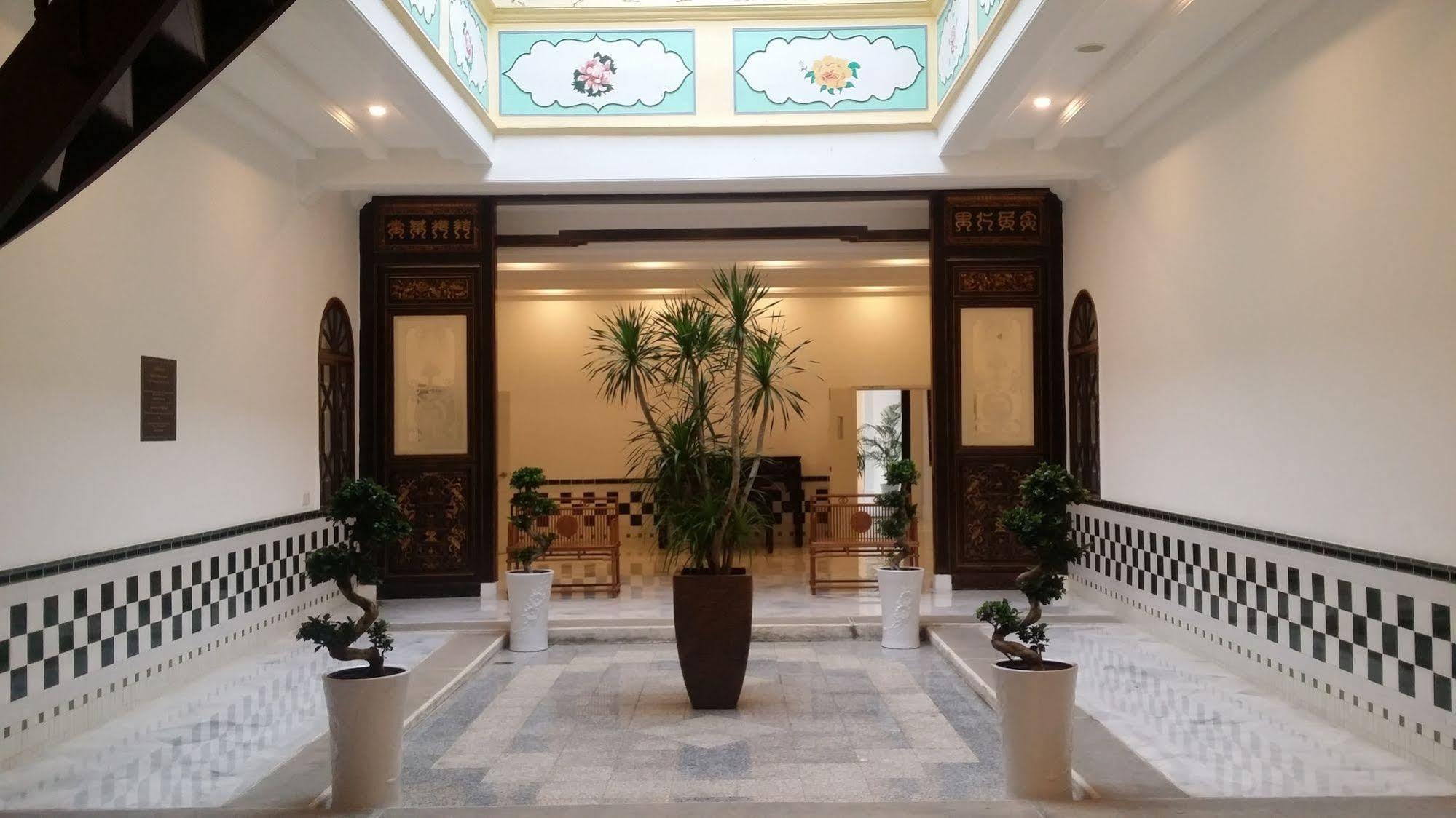 Heeren Palm Suites Malacca Exterior foto